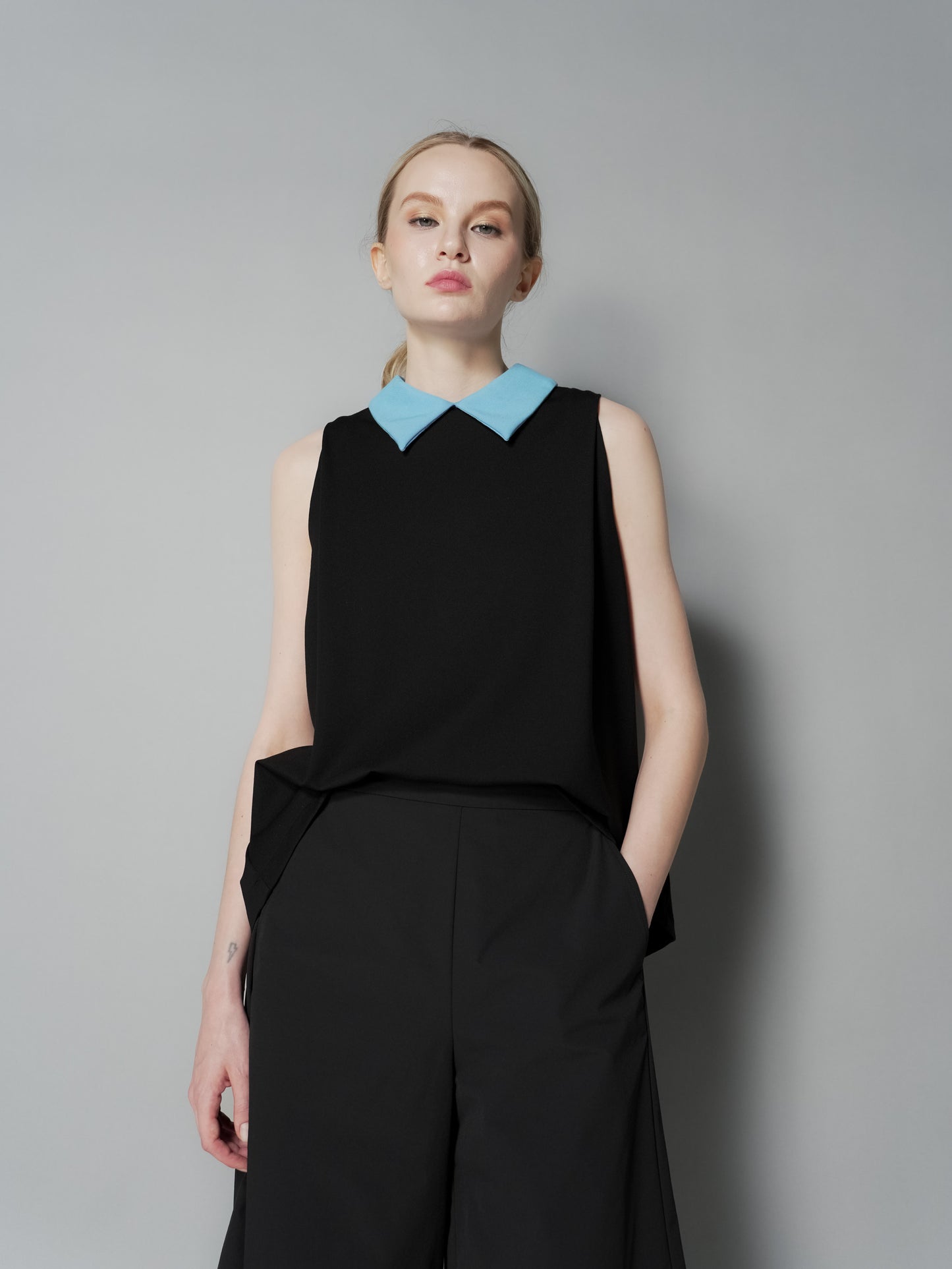 Mina Two-Tone Collar Sleeveless Top