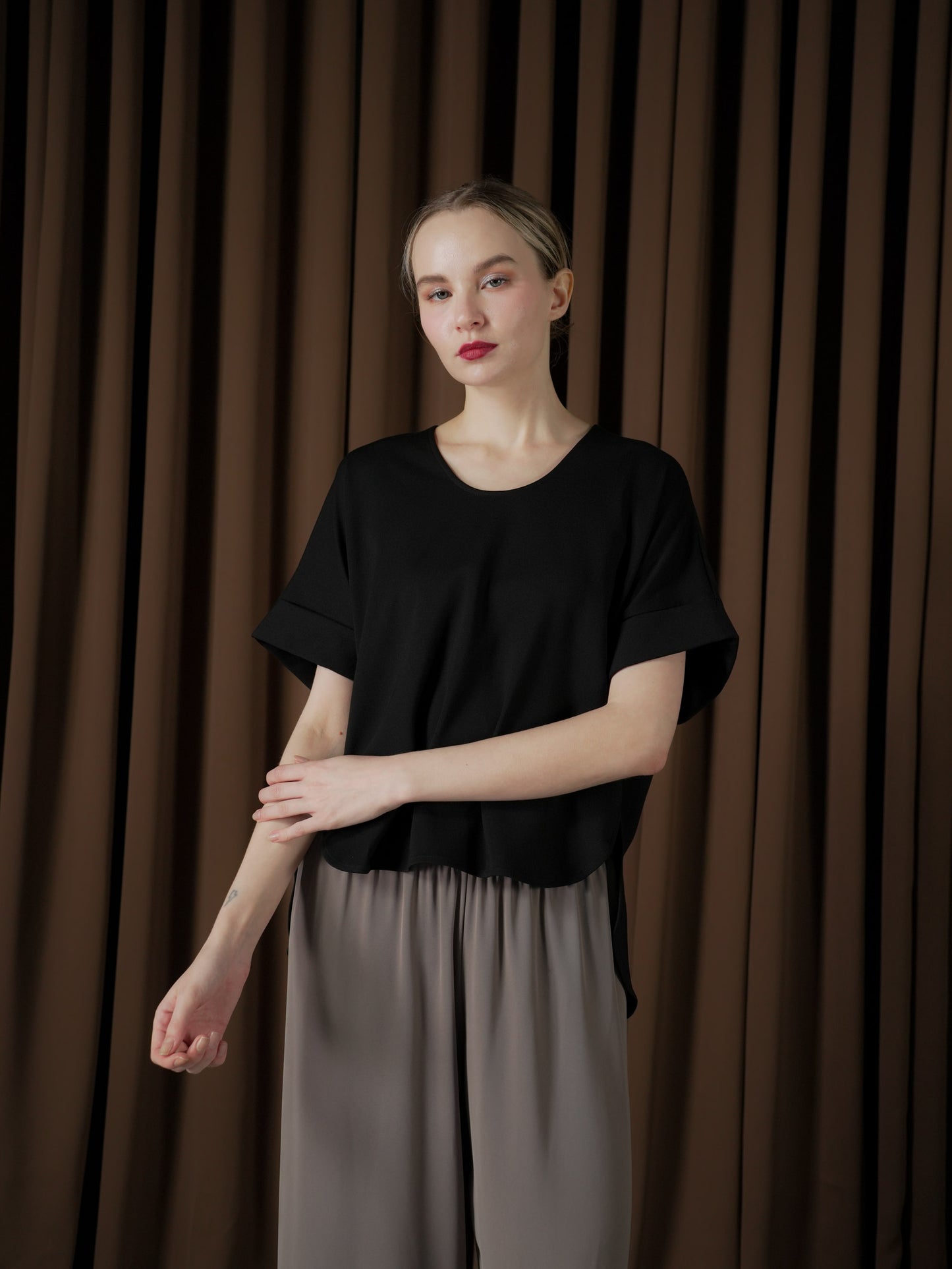 Lolit V-neck Long Back Top