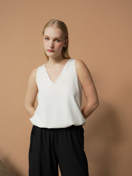 Margo Sleeveless Adjustable Hem Top