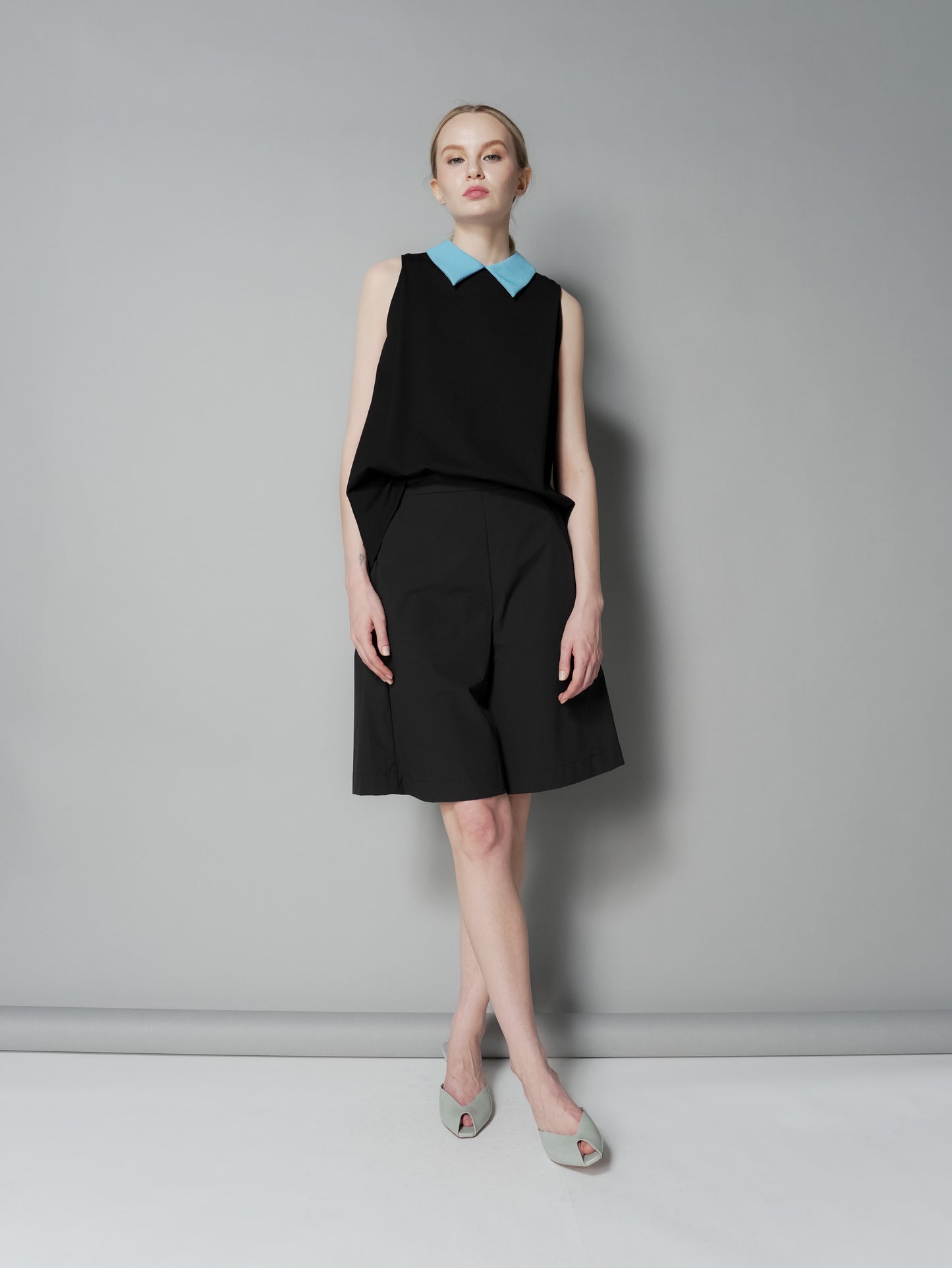 Mina Two-Tone Collar Sleeveless Top