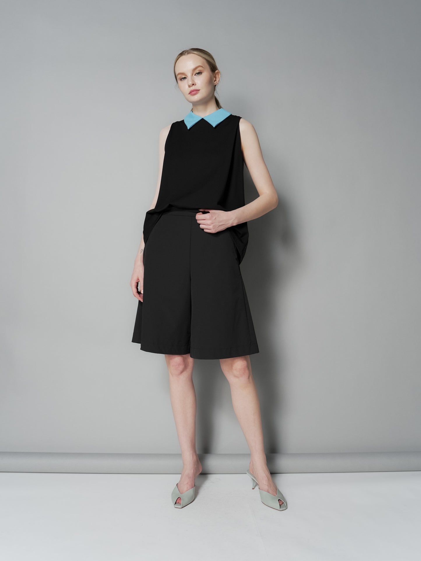 Mina Two-Tone Collar Sleeveless Top