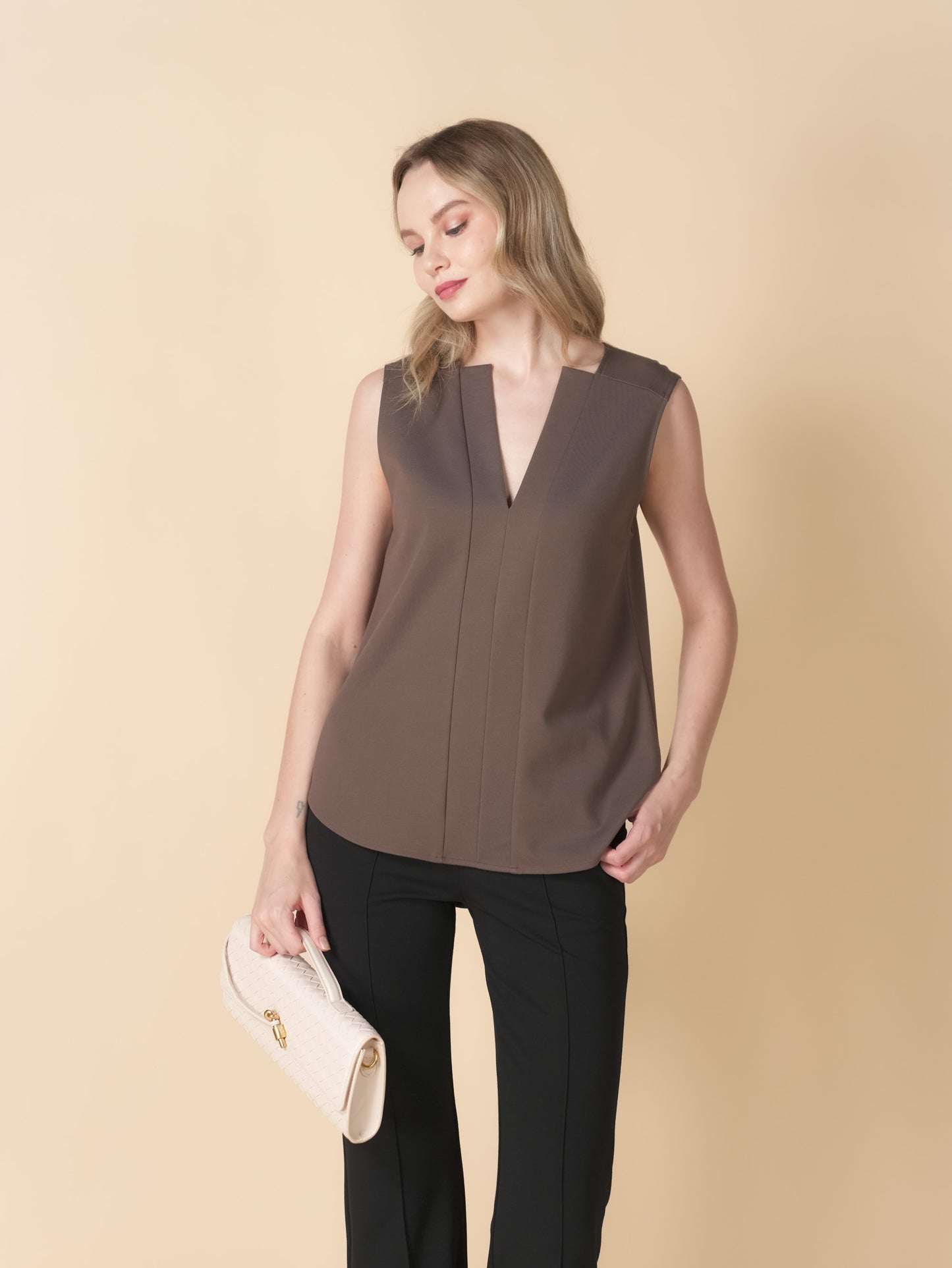 Klarisse V-neck Sleeveless Top