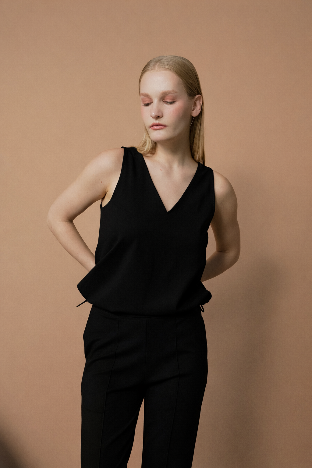 Margo Sleeveless Adjustable Hem Top