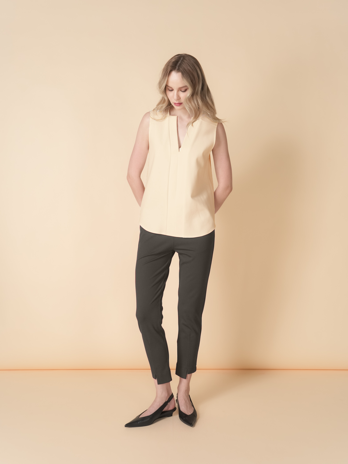Klarisse V-neck Sleeveless Top
